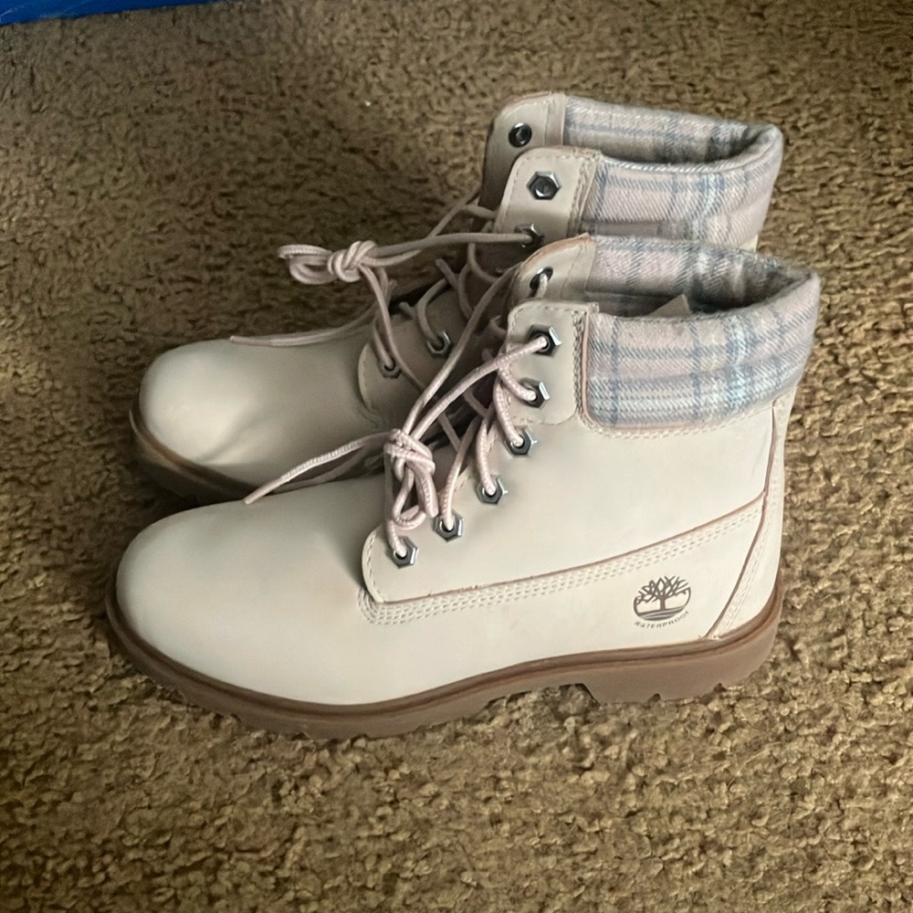 Timberland light pink boots
